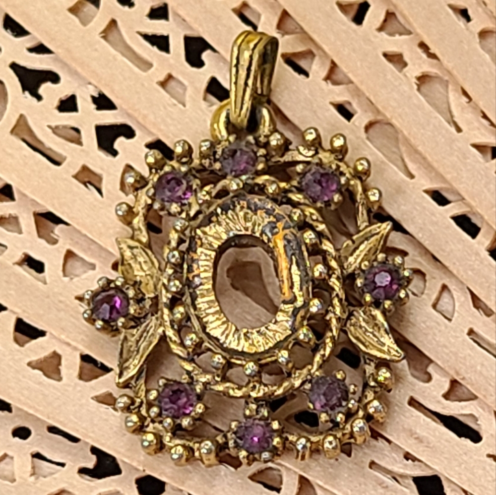 Vintage Pendant For Ssle Lots Of Age On This Beautiful Piece Puprle Gems